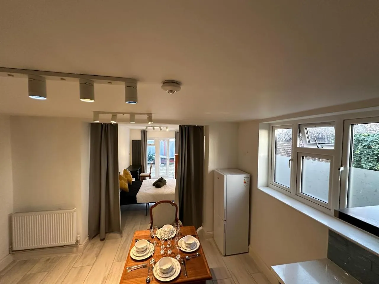 Large Studio With Extra Sofa Bed And Private Bath Plus Kitchen Canary Wharf 1 Apartment London 0*,  United Kingdom