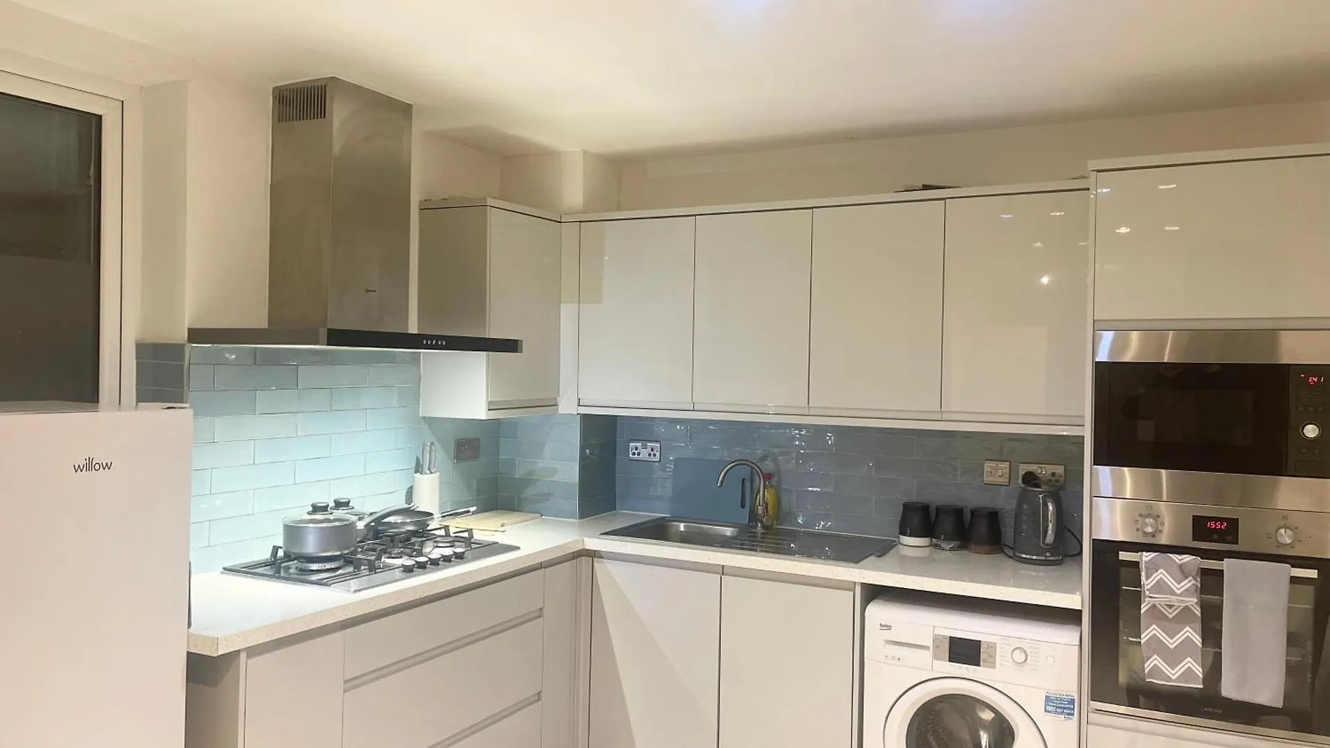 Large Studio With Extra Sofa Bed And Private Bath Plus Kitchen Canary Wharf 1 Apartment London United Kingdom