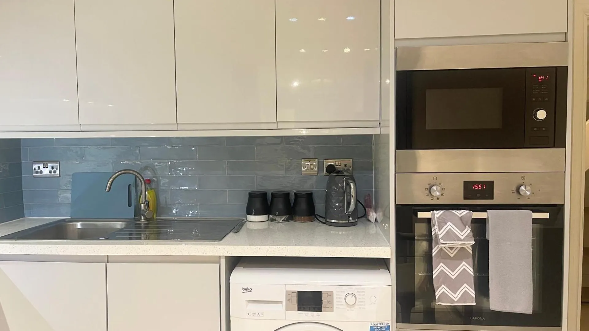 Large Studio With Extra Sofa Bed And Private Bath Plus Kitchen Canary Wharf 1 Apartment London 0*,  United Kingdom