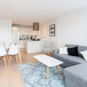 Stunning 2 Bed - Canary Wharf London