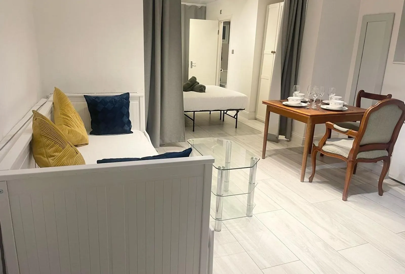 Large Studio With Extra Sofa Bed And Private Bath Plus Kitchen Canary Wharf 1 Apartment London United Kingdom